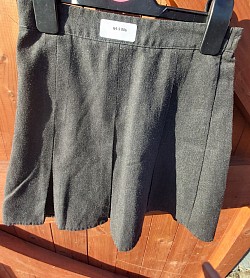 Item Name: G4-5 006 Description: Grey George Skirt Condition: Good Size: Aged 6-7  Price: £1.50