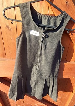 Item Name: G4-5 004 Description: Grey Dress Condition: Good Size: Aged 5-6 Price: £1.50