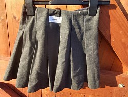 Item Name: G4-5 003 Description: Grey M&S Skirt Condition: Good Size: Aged 4-5 Price: 50p