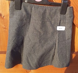Item Name: G5-6 017 Description: Grey Skirt Condition: Good Size: Aged 5-6 Price: 50p