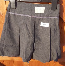 Item Name: G5-6 018 Description: Grey Skirt Condition: Good Size: Aged 6 Price: 50p