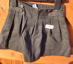 Item Name: G5-6 019 Description: Grey Skirt Condition: Good Size: Aged 6 Price: £1.50