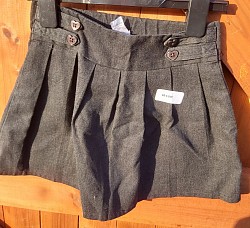 Item Name: G5-6 019 Description: Grey Skirt Condition: Good Size: Aged 4 Price: 50p